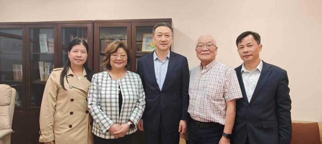 北美大学代表团访问我校